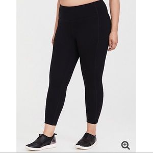 NWT Torrid Black Leggings with Pockets - SZ 2